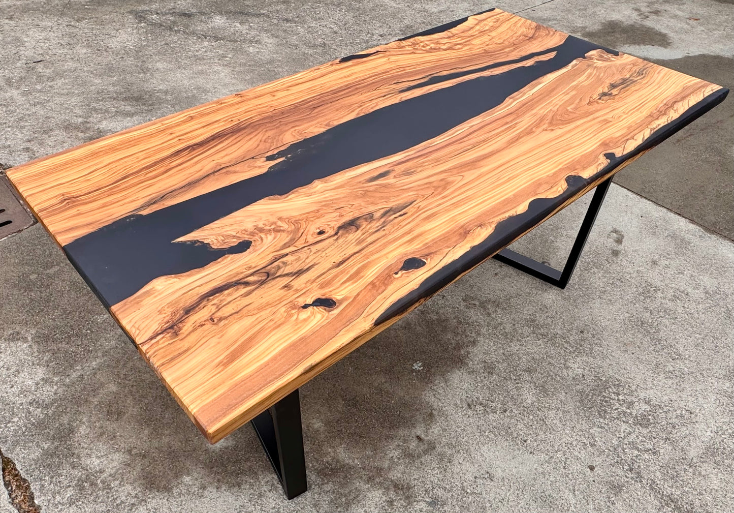 Elegante - Tavolo da pranzo in legno e resina