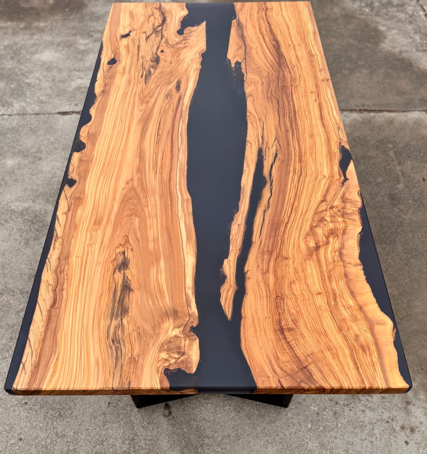 Elegante - Tavolo da pranzo in legno e resina