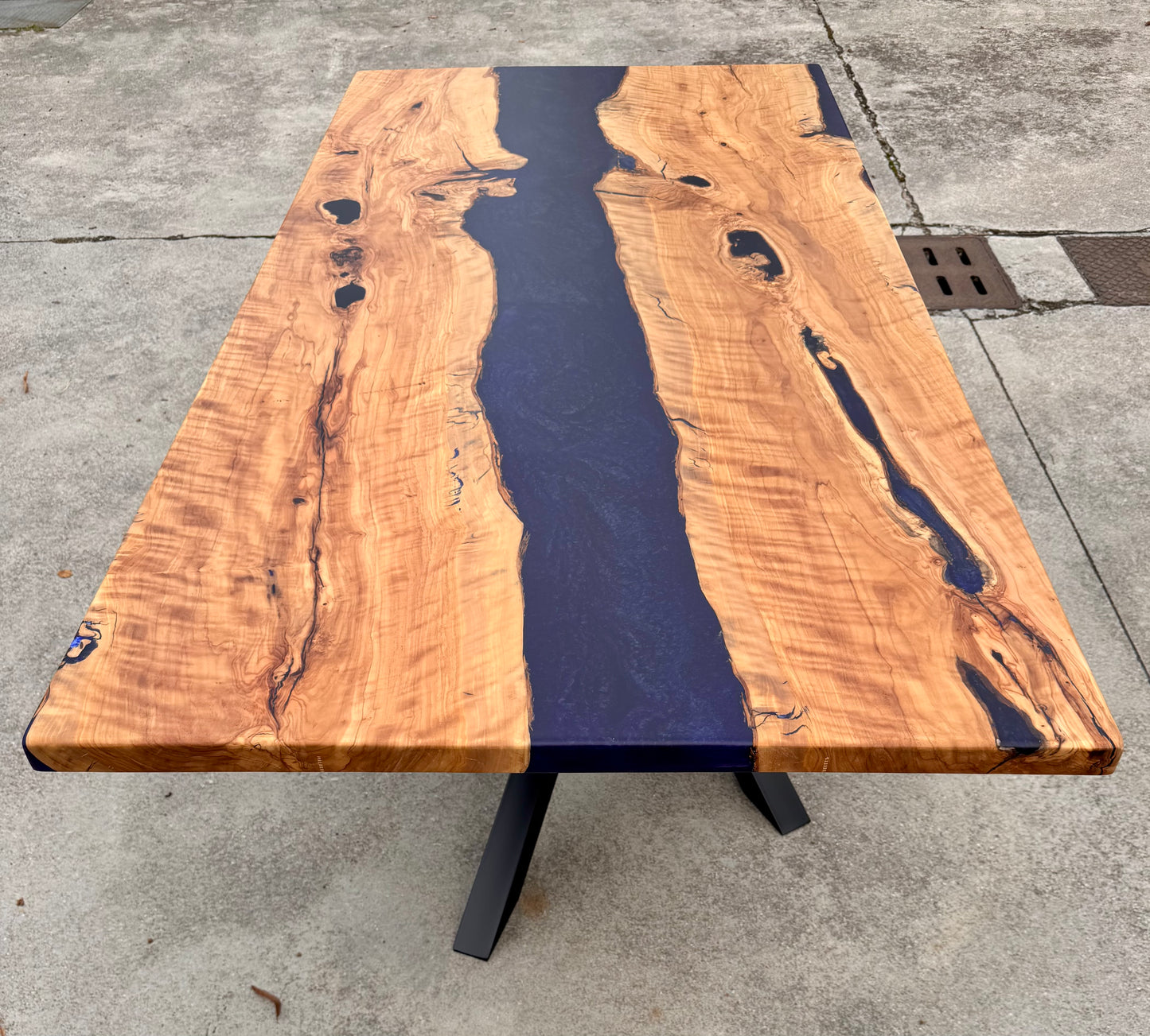 Notte - Tavolo da pranzo in legno e resina