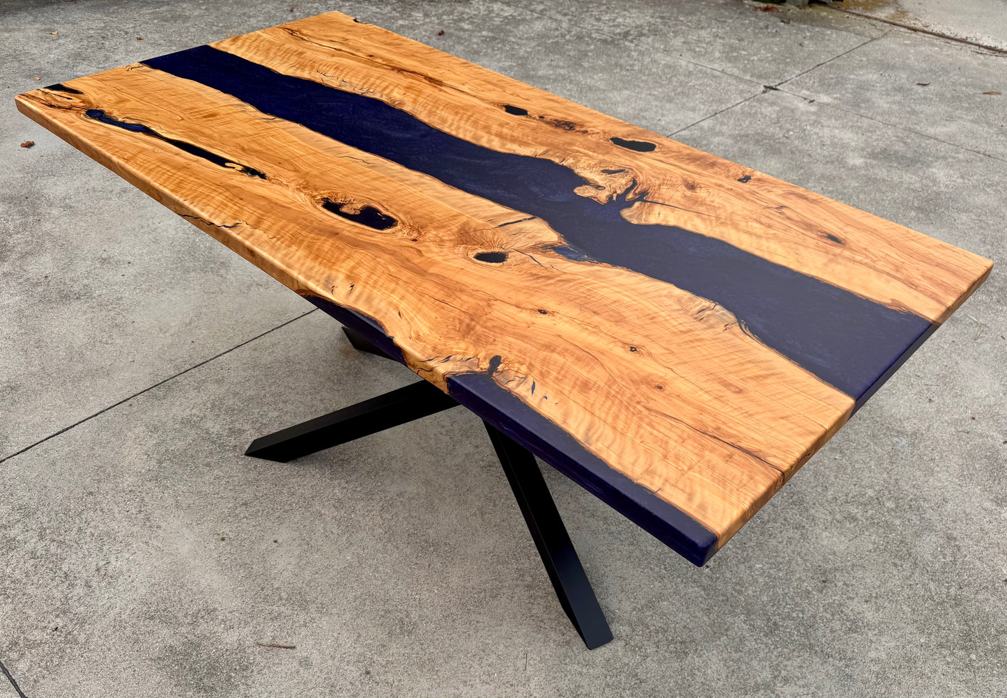 Notte - Tavolo da pranzo in legno e resina