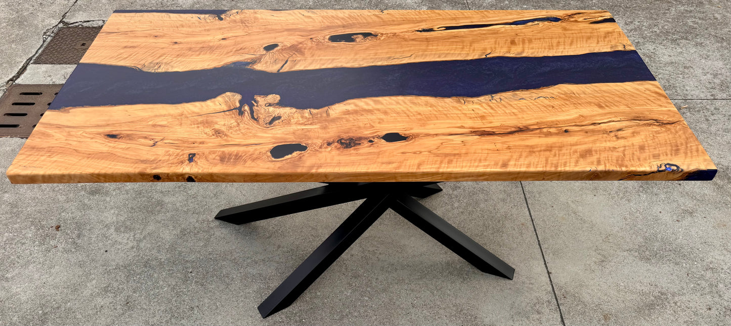 Notte - Tavolo da pranzo in legno e resina