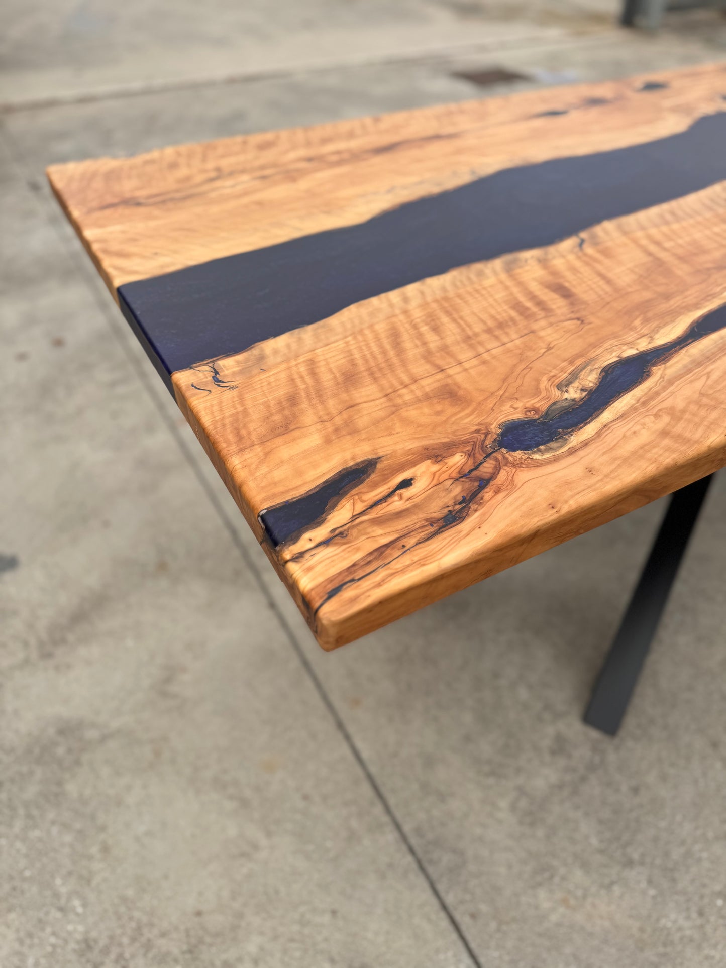 Notte - Tavolo da pranzo in legno e resina