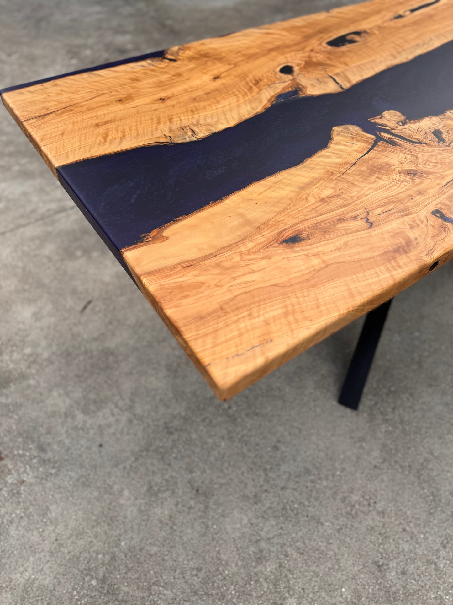 Notte - Tavolo da pranzo in legno e resina