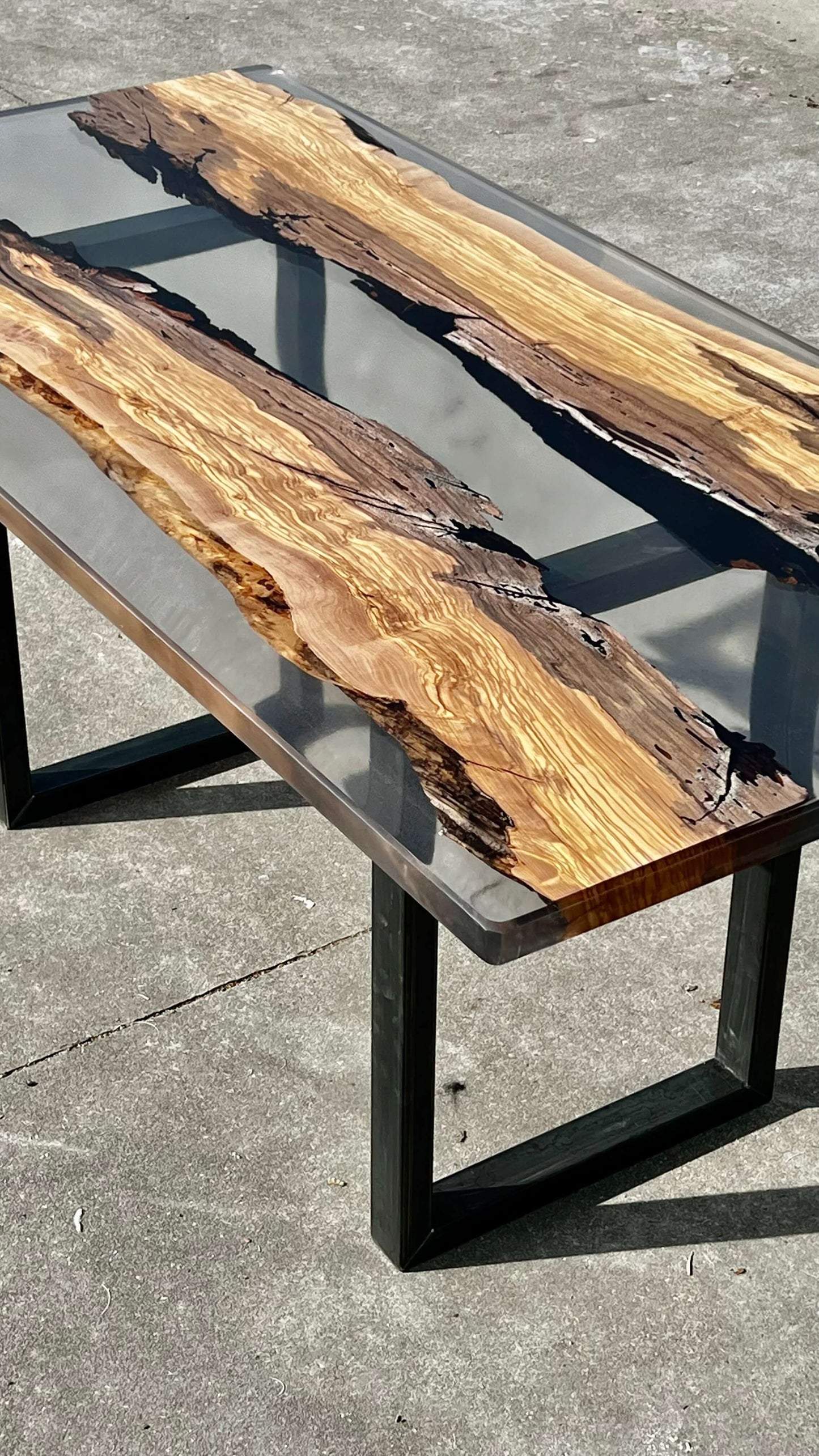 Fumo - Scrivania in legno e resina