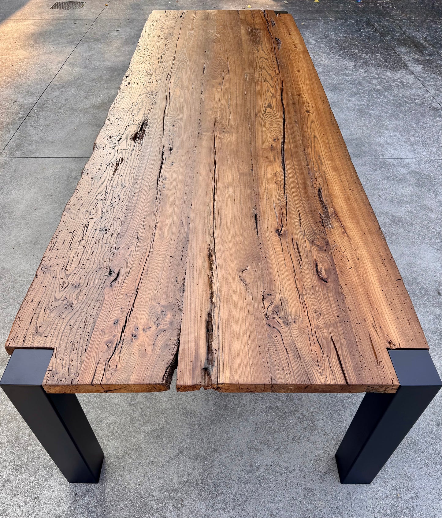 Brutalist - Tavolo da pranzo in legno massello Brutalist