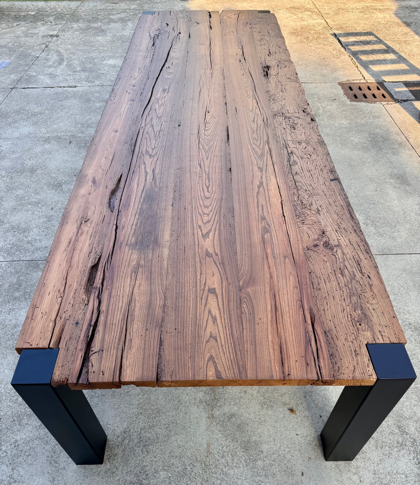 Brutalist - Tavolo da pranzo in legno massello Brutalist