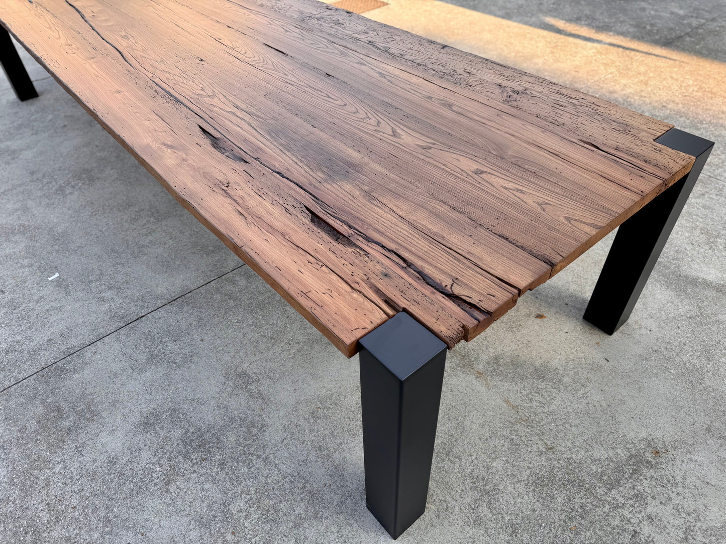 Brutalist - Tavolo da pranzo in legno massello Brutalist