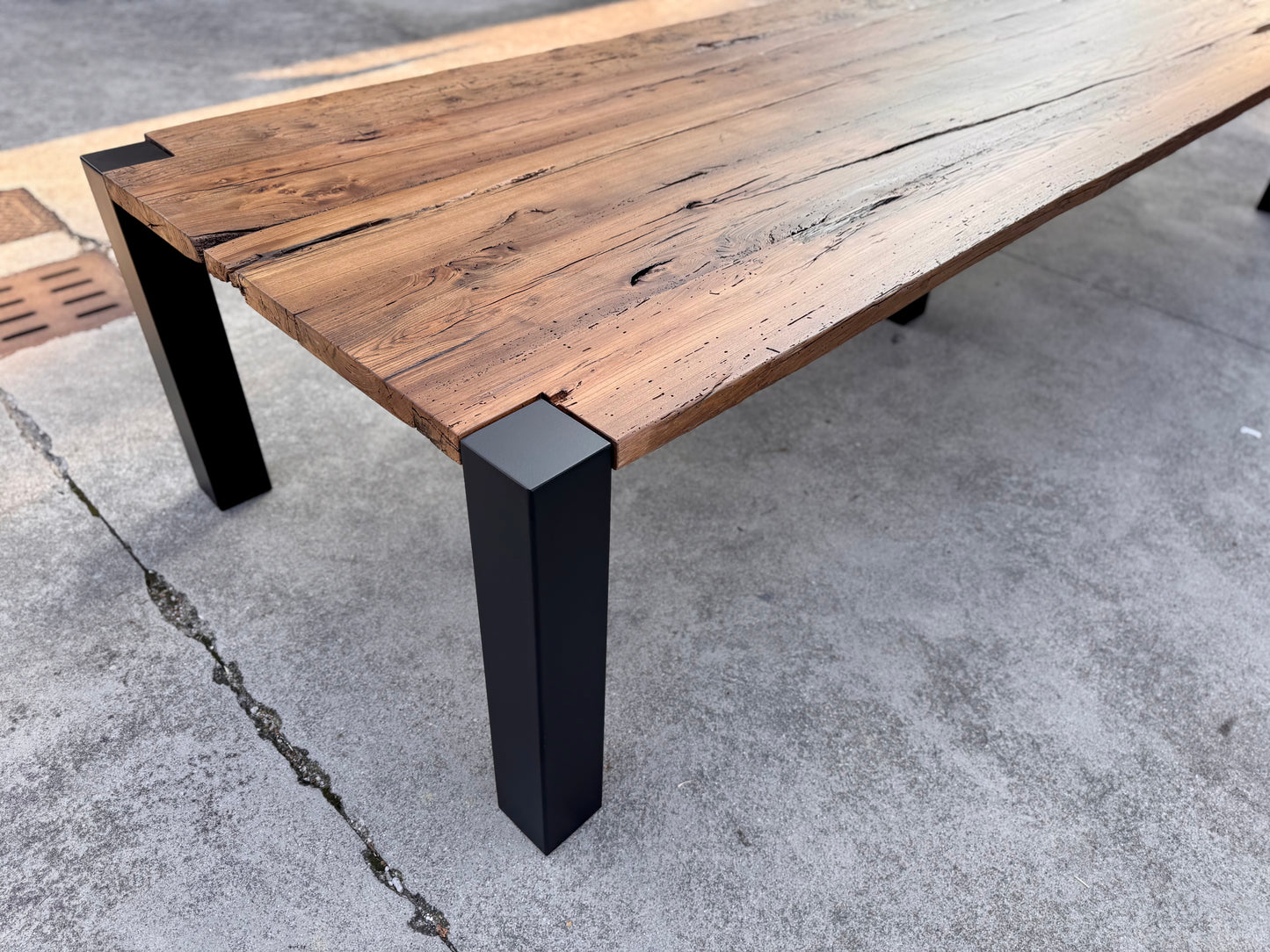 Brutalist - Tavolo da pranzo in legno massello Brutalist