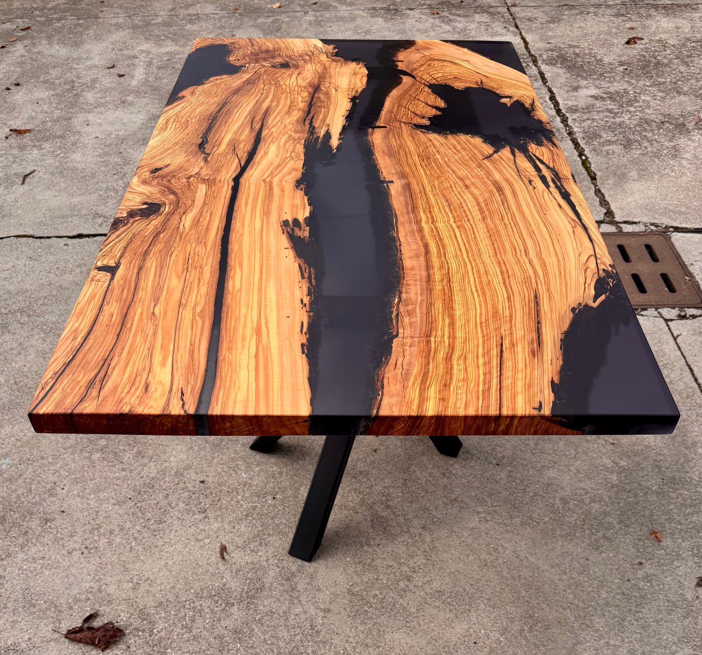 Bruno - Tavolo da pranzo in legno e resina