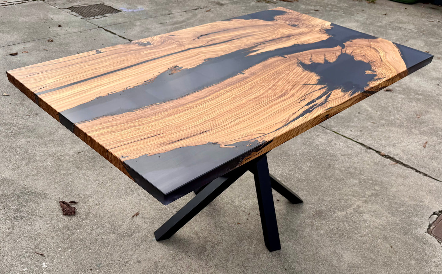 Bruno - Tavolo da pranzo in legno e resina