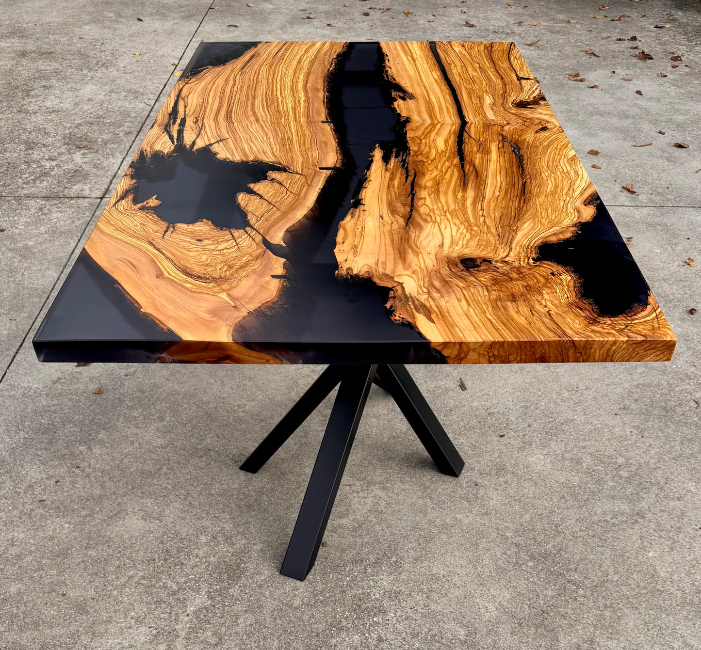 Bruno - Tavolo da pranzo in legno e resina