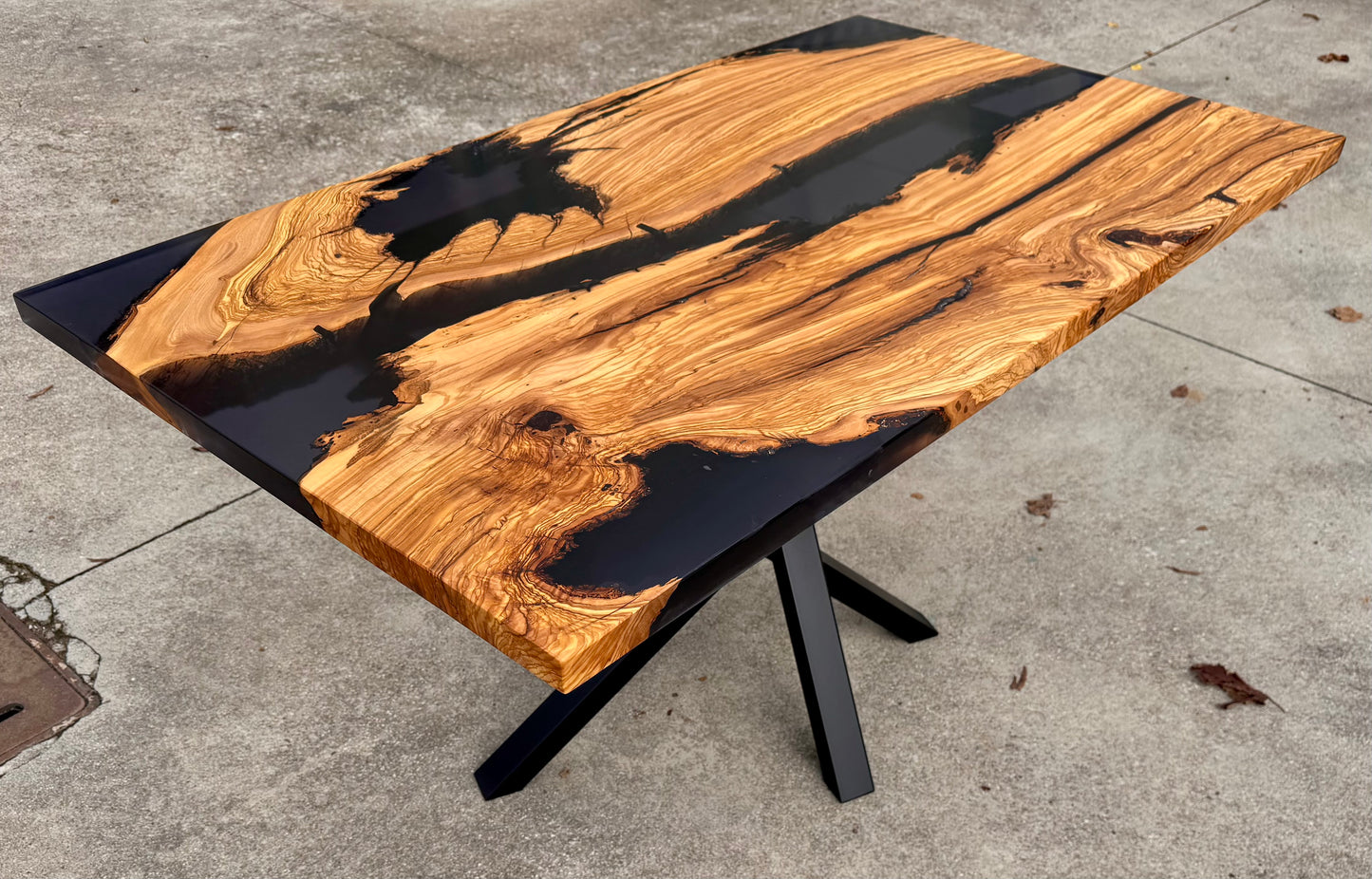 Bruno - Tavolo da pranzo in legno e resina