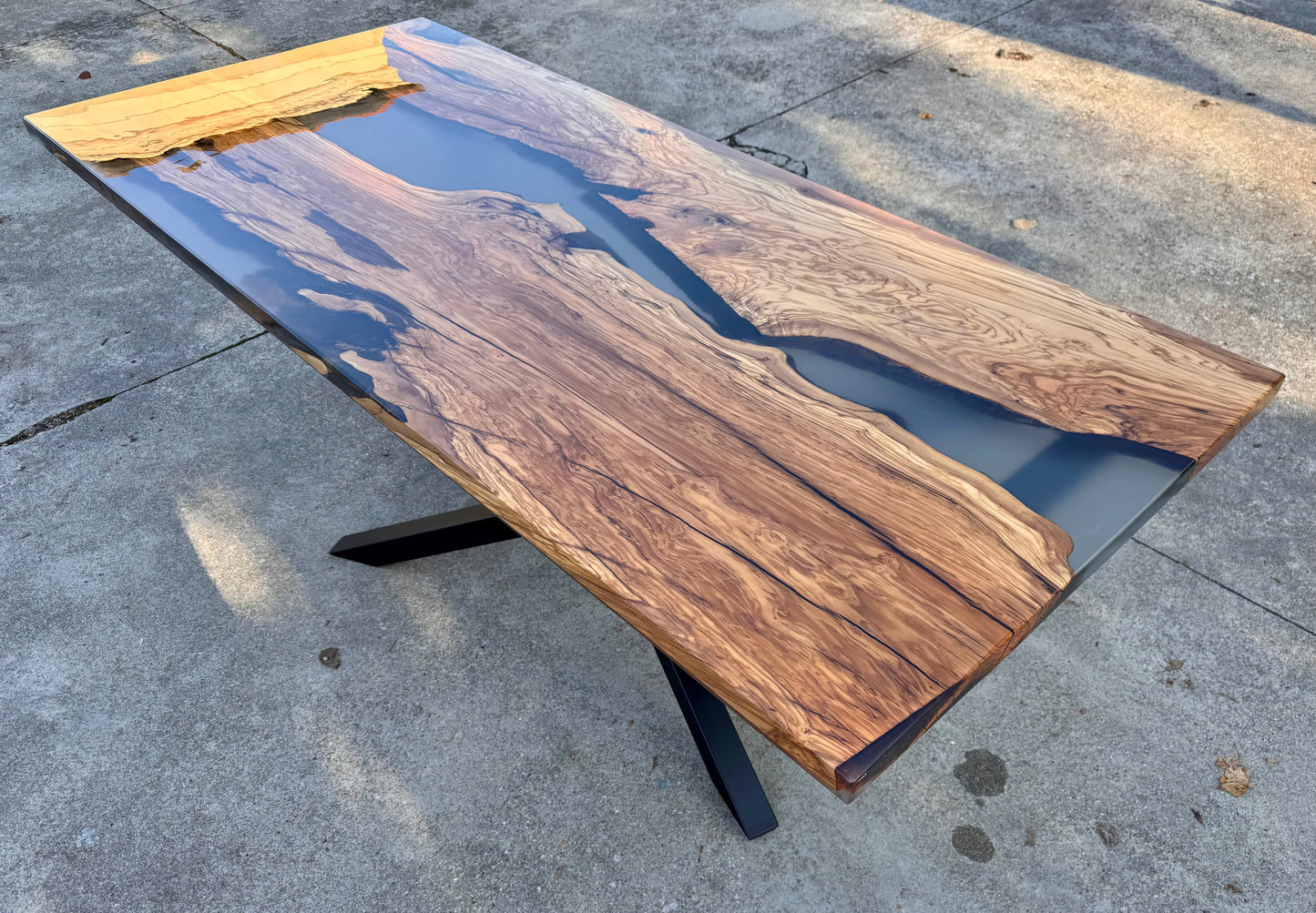 Prisma - Tavolo in legno e resina