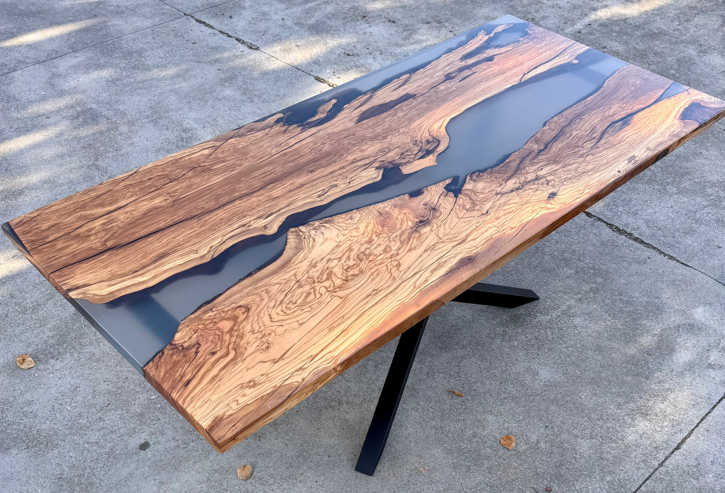 Prisma - Tavolo in legno e resina