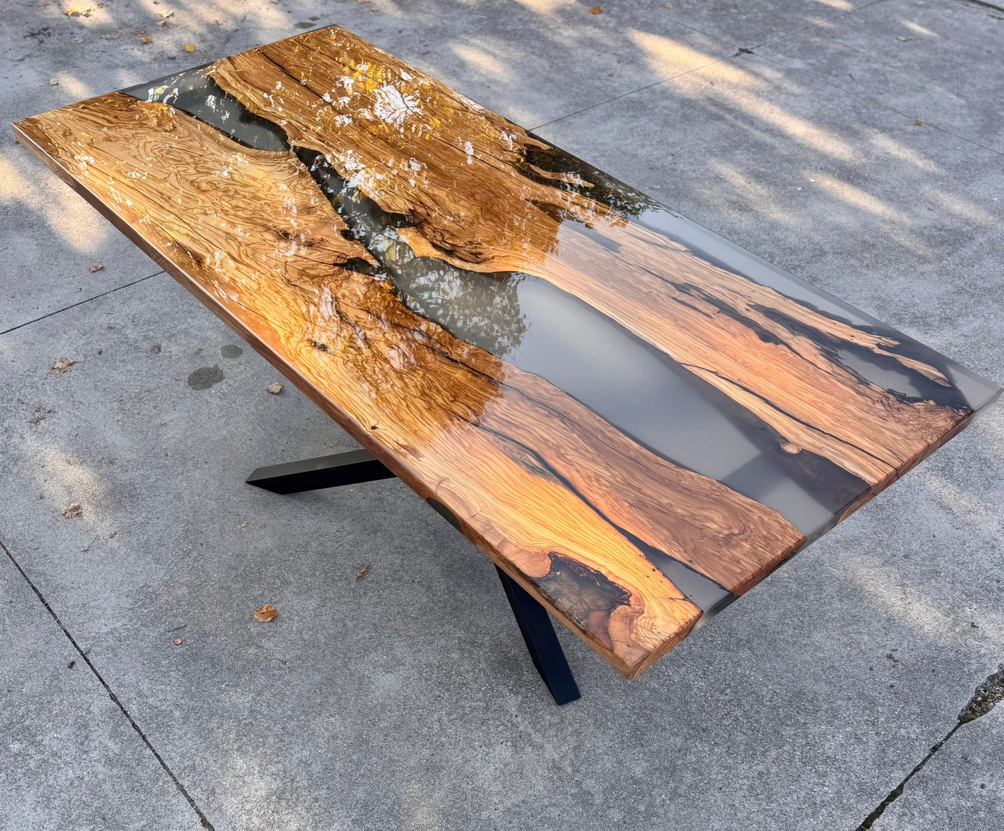 Prisma - Tavolo in legno e resina