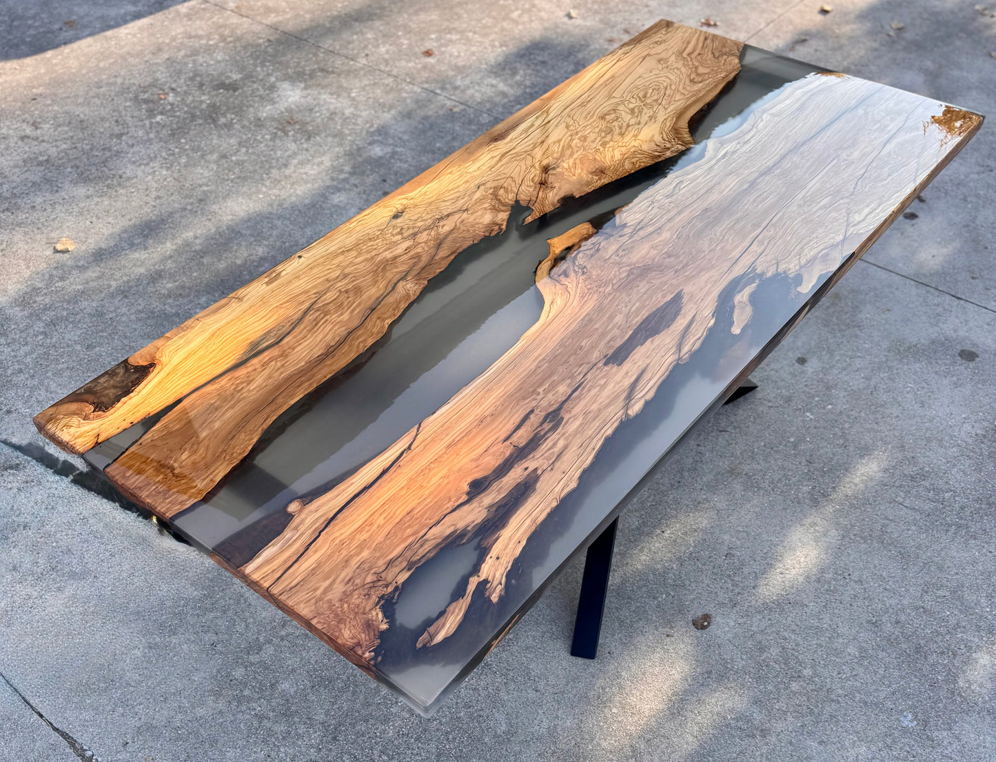 Prisma - Tavolo in legno e resina