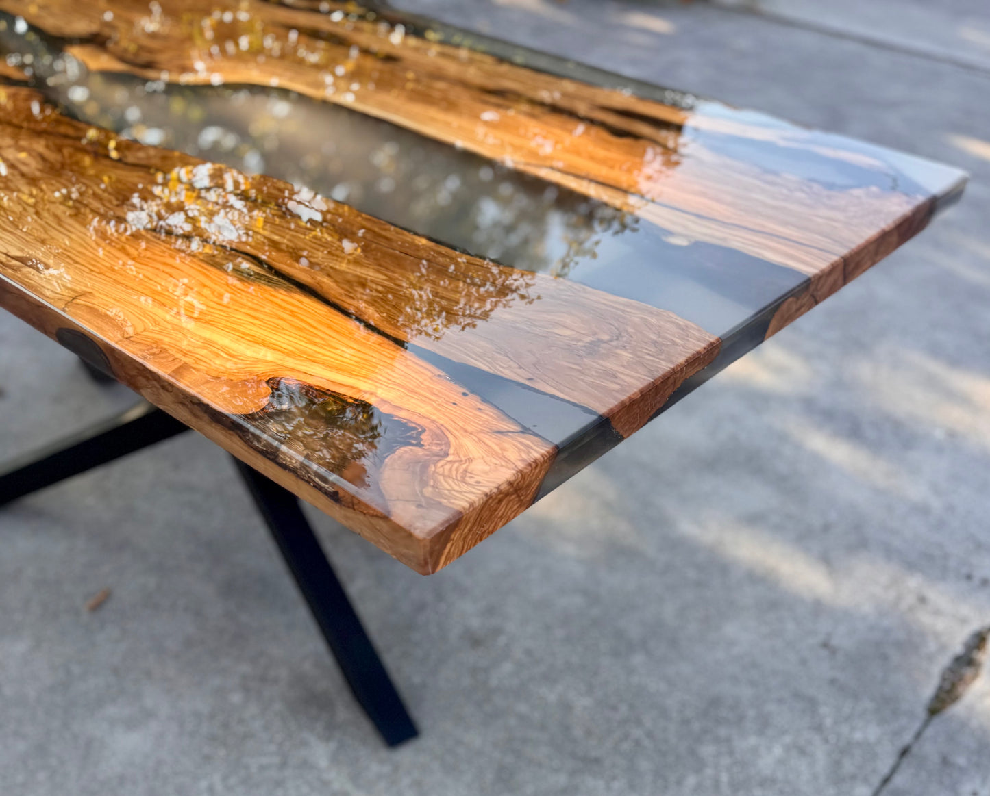 Prisma - Tavolo in legno e resina