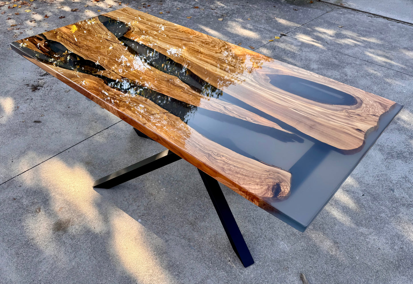 Lama - Tavolo da pranzo in legno e resina