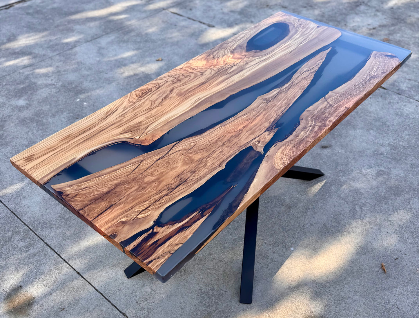 Lama - Tavolo da pranzo in legno e resina