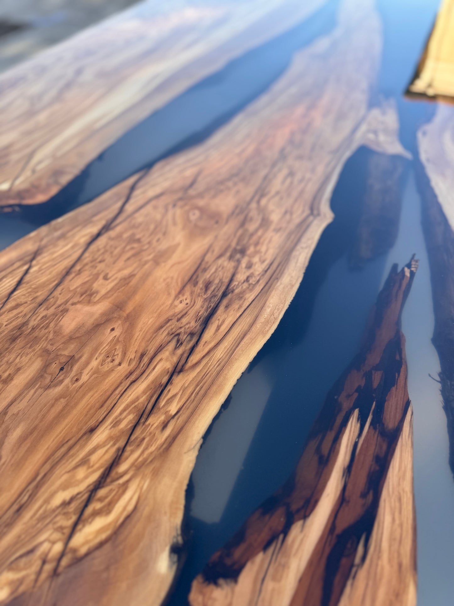 Lama - Tavolo da pranzo in legno e resina