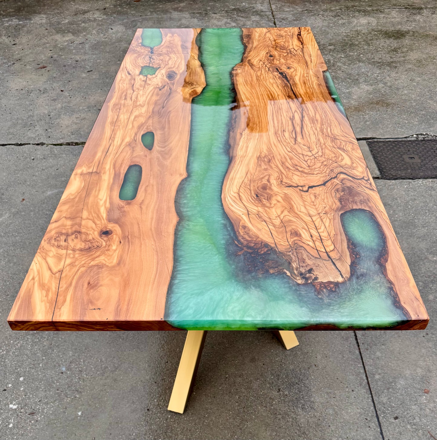 Verdana - Tavolo da pranzo in legno e resina epossidica