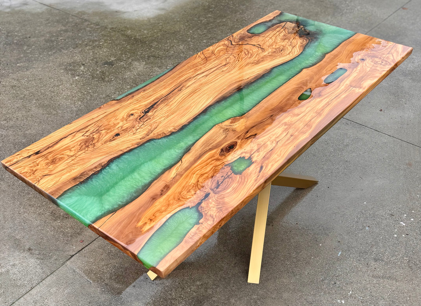 Verdana - Tavolo da pranzo in legno e resina epossidica