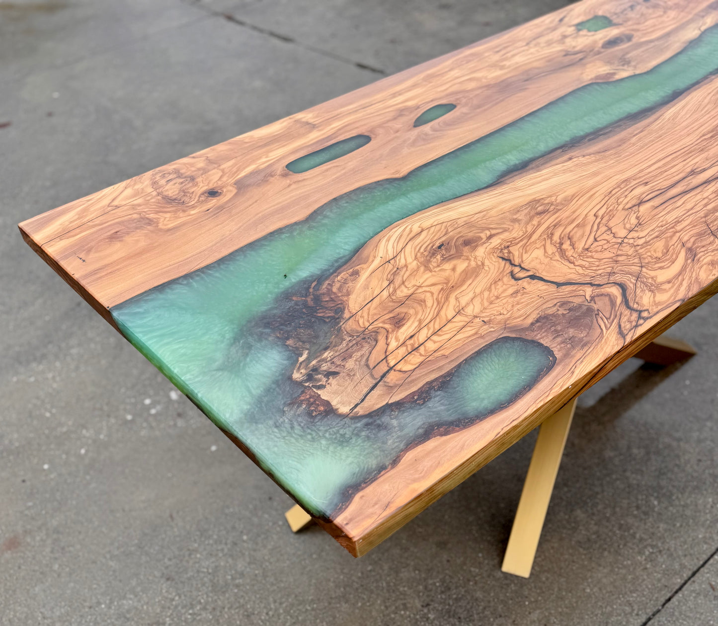 Verdana - Tavolo da pranzo in legno e resina epossidica