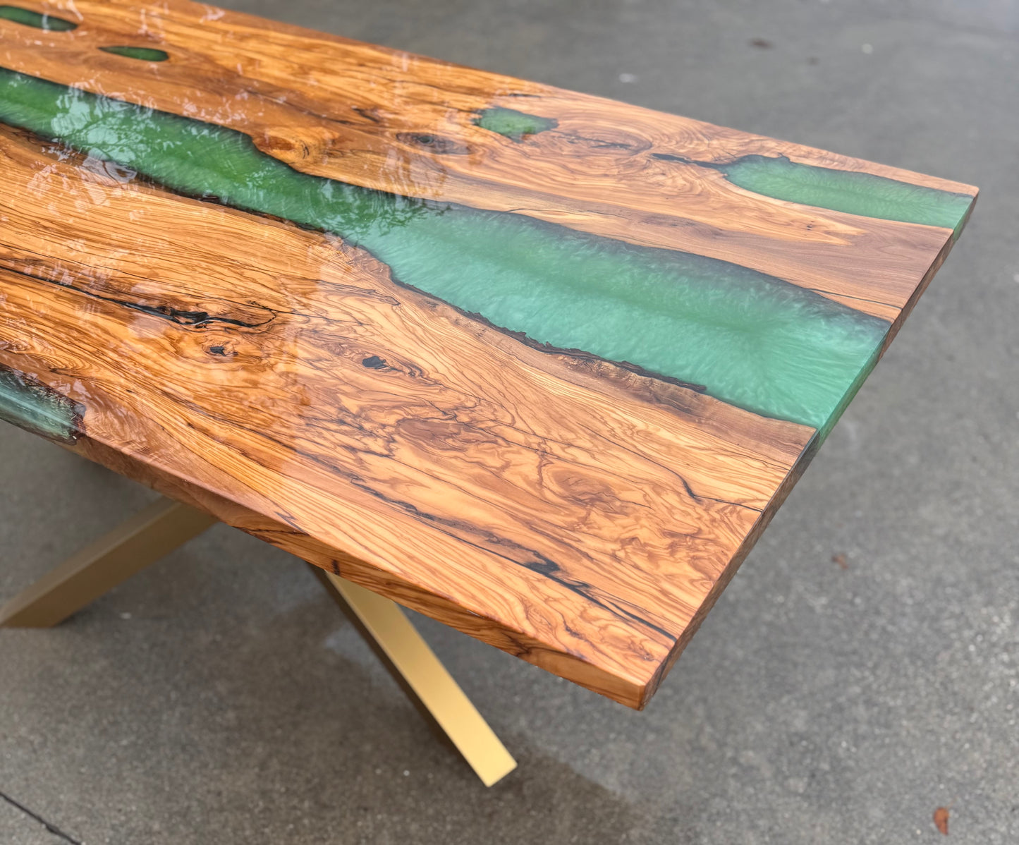 Verdana - Tavolo da pranzo in legno e resina epossidica