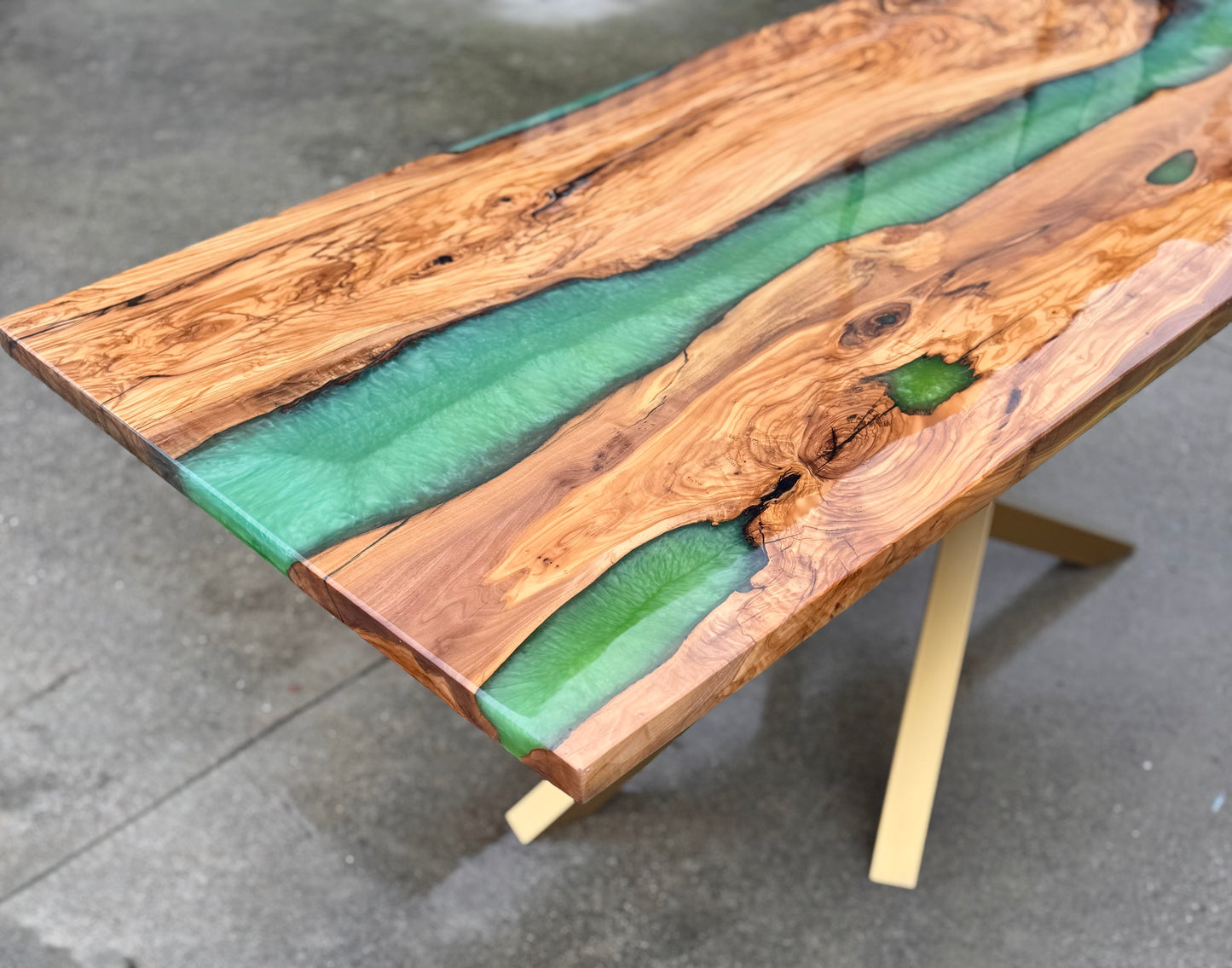 Verdana - Tavolo da pranzo in legno e resina epossidica