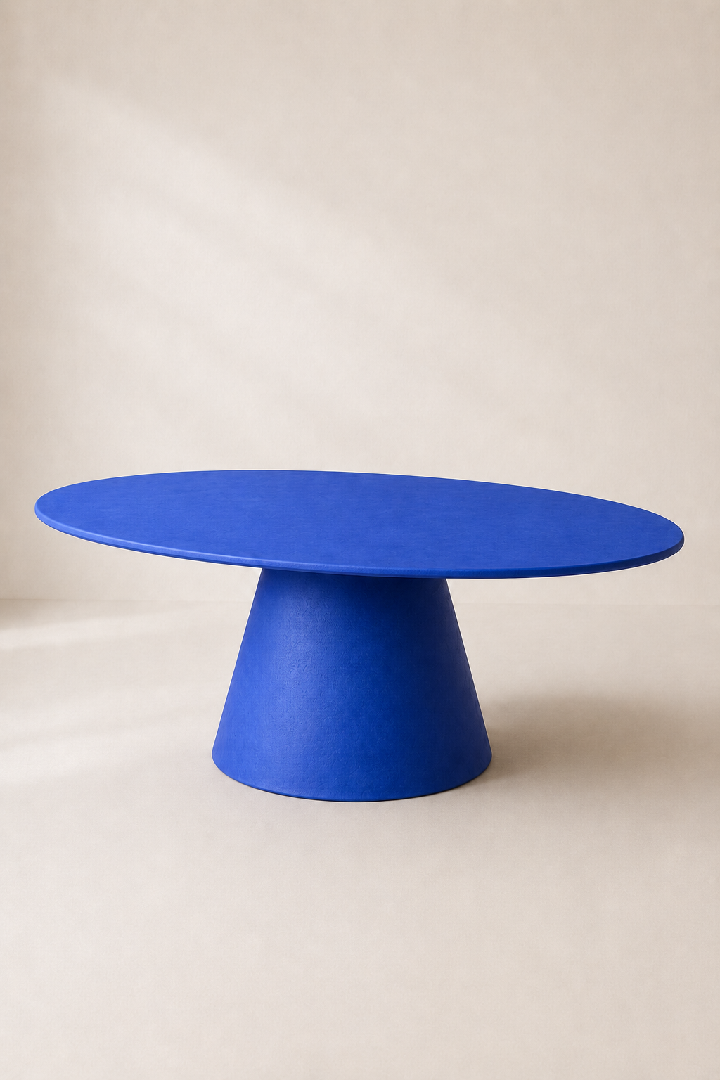 Evo - Tavolo ovale in microcemento blu elettrico