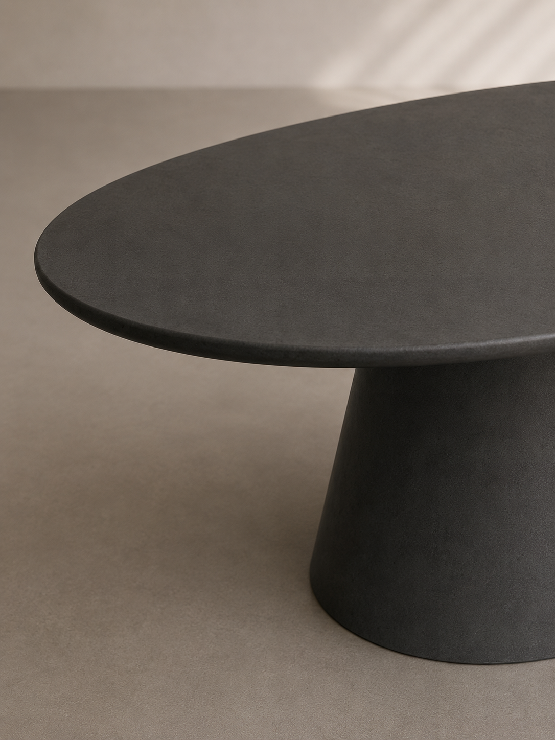 Evo - Tavolo ovale in microcemento nero grafite