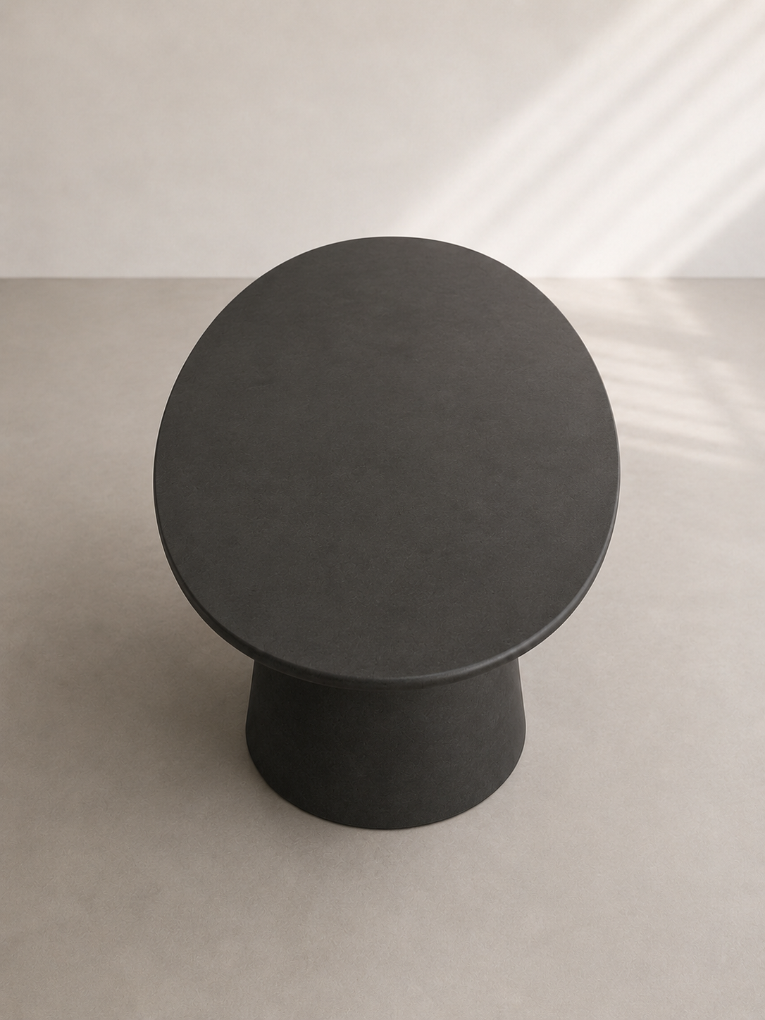 Evo - Tavolo ovale in microcemento nero grafite