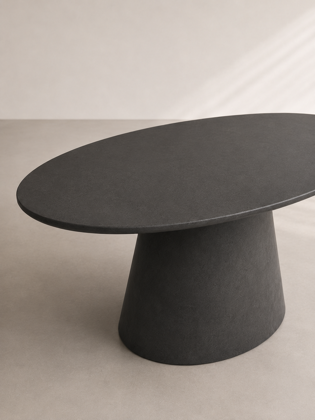 Evo - Tavolo ovale in microcemento nero grafite