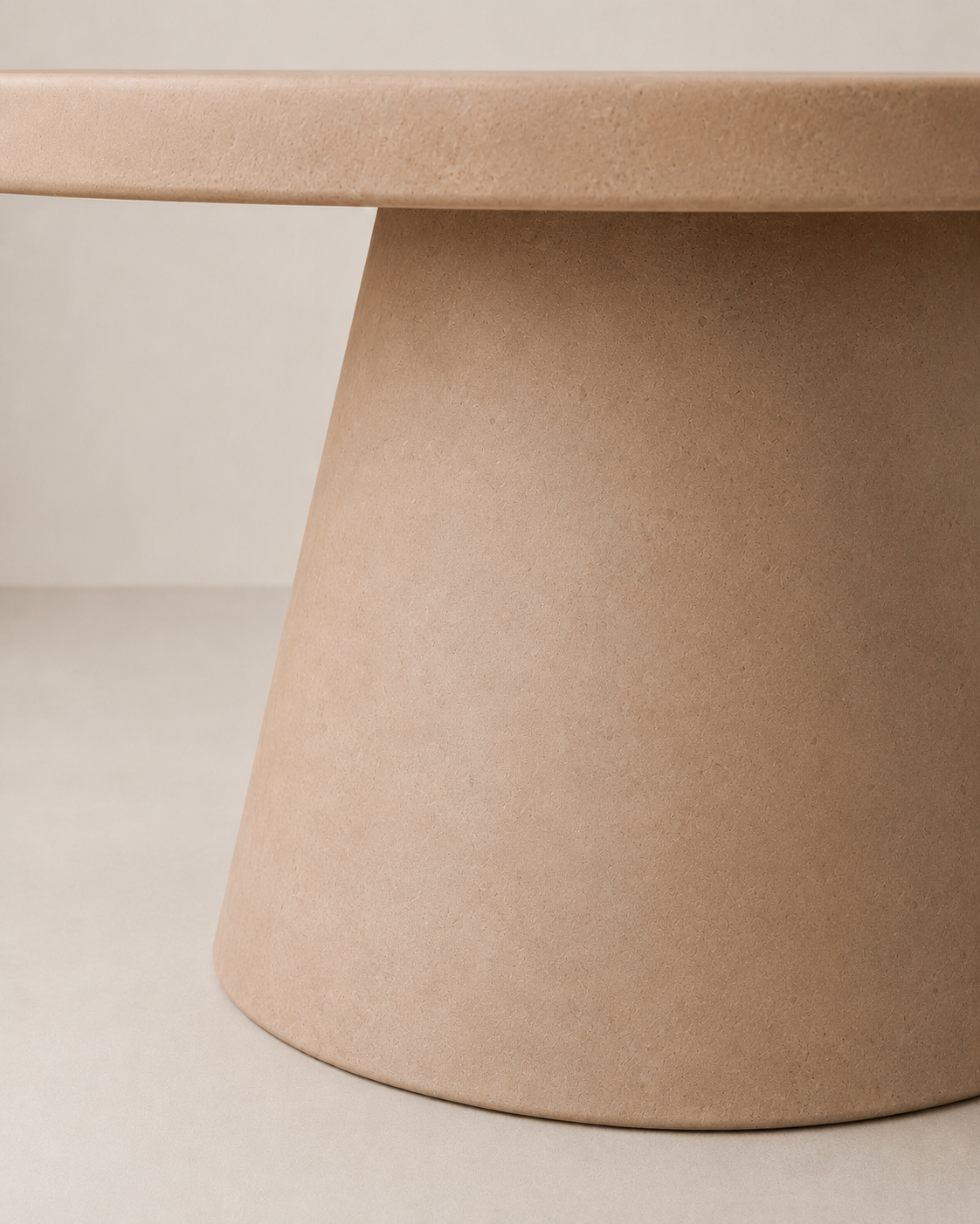 Cono - Tavolo rotondo in microcemento cappuccino