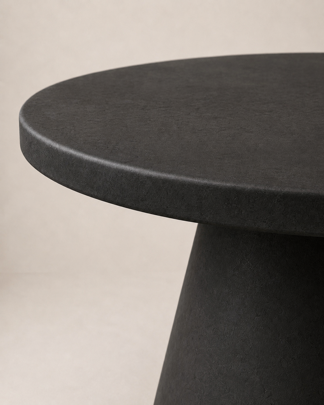 Cono - Tavolo rotondo in microcemento nero grafite